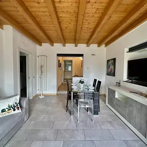 https://near-train-station-luxury-house-5-beds.it-lombardy.com
